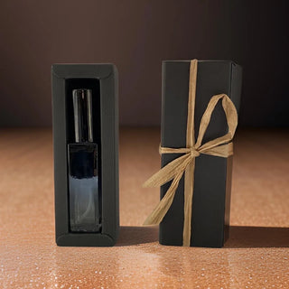 Airy sweet woody fragrance for men and women