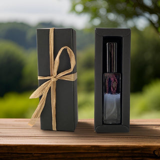 Elegant sandy amber perfume for men and women