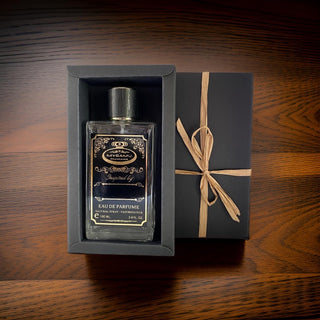 Intense smoky rose and precious wood signature scent