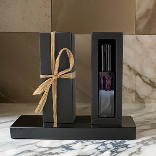 Premium elegant unisex perfume spray warm rich fragrance