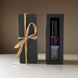 Sophisticated woody and floral niche unisex fragrance